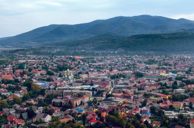 Khust, Transcarpathia Ukrayna akşam şehir üst görünümü
