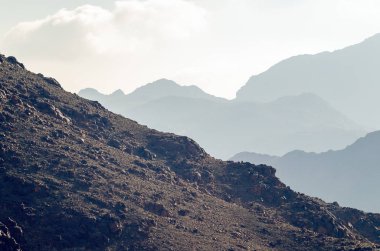Güzel dağ manzarası, Sina Yarımadası 'nın Mısır' daki Musa Dağı manzarası.