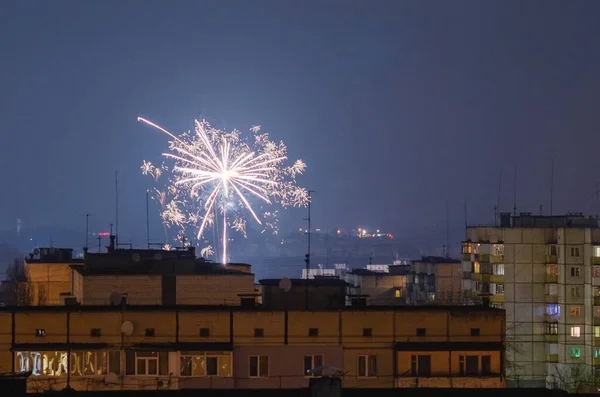 Beautiful fireworks over the roofs of houses — ストック写真