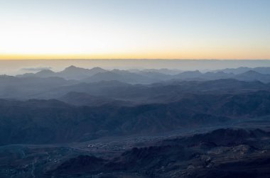 Musa 'nın dağından bak, Mısır dağlarında güzel bir gün doğumu..