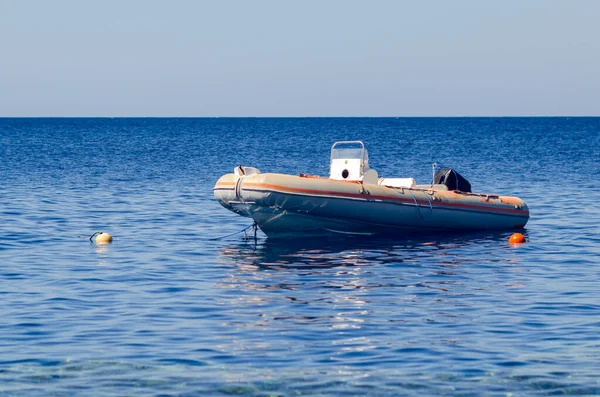 Resgate Barco Inflável Mar Azul — Fotografia de Stock