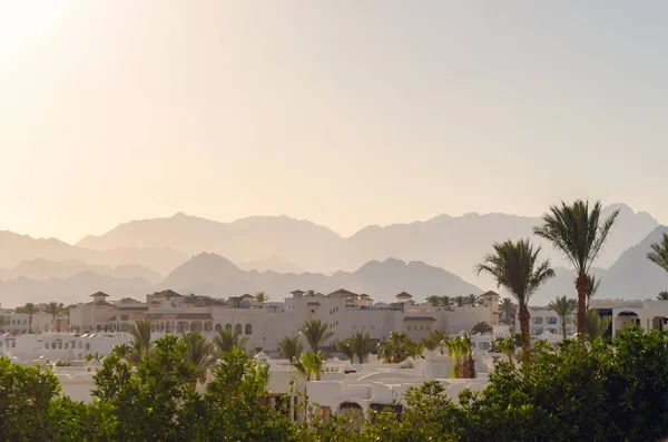 Resort Szállodák Háttérben Hegyek Naplementekor Sharm Sheikh Egyiptom — Stock Fotó