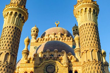 El Mustafa Camii, Şer el Şeyh 'in eski kentinde..