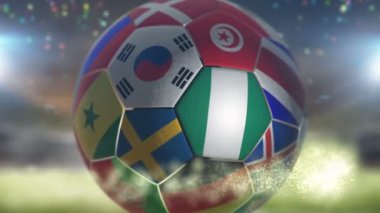 Stadyumda futbol topu üzerinde Nijerya bayrağı