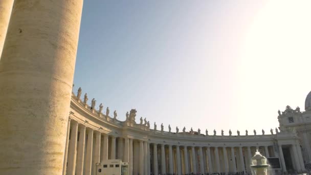 Vatican городской площади туристы древняя церковь и обелиск — стоковое видео