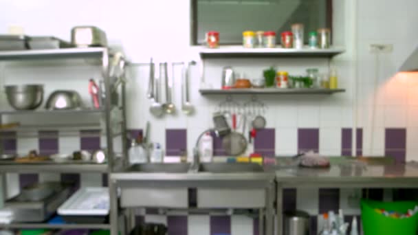 Розмитий фон вінтажного інтер'єру кухні — стокове відео