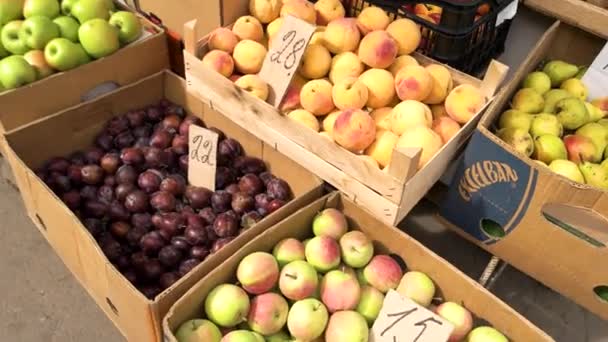 Mercado de frutas fruta fresca se vende en el mercado — Vídeos de Stock