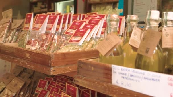 Приправи для макаронних виробів та оливкової олії органічні харчові інгредієнти — стокове відео
