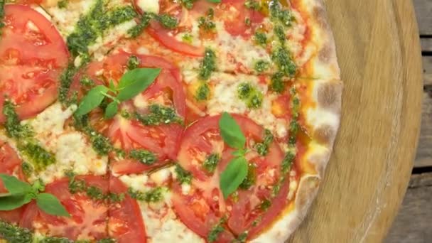 Wegetariańska pizza zbliżyć zdrowe pieczone jedzenie — Wideo stockowe