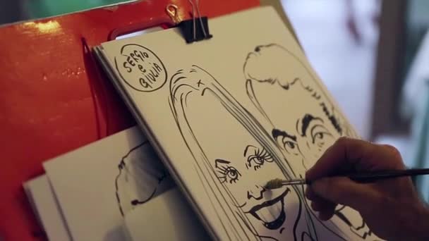 Artista pinta uma mão caricatura do artista desenha um povo — Vídeo de Stock