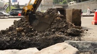 Kazıcı kova inşaat şirketi yeni yollar açıyor