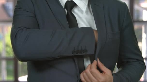 Hombre de negocios contando efectivo manos masculinas sosteniendo dinero — Vídeo de stock