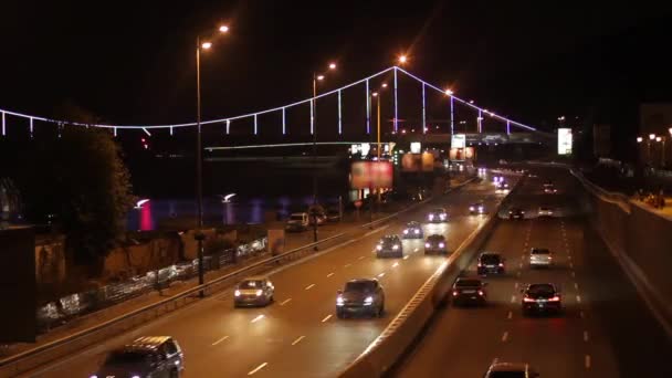 Hauptverkehrszeit der Nacht City Central Highway der Altstadt — Stockvideo
