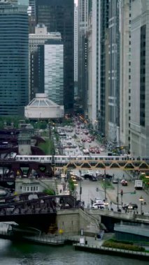 işlek bir şehir merkezi