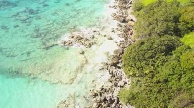 Kuş bakışı okyanus manzarası