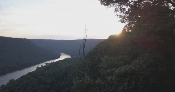 Hermoso paisaje con vista al amanecer — Vídeos de Stock