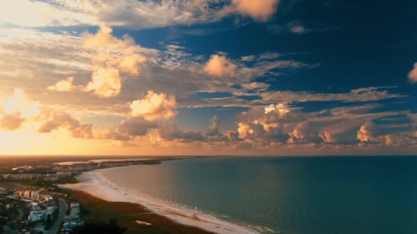 Wolkenvorming in de lucht — Stockvideo