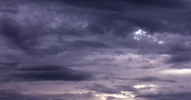 Vista del cielo sombrío dramático — Vídeo de stock