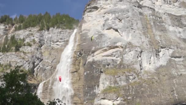 Parapente aventura de tierra alta — Vídeo de stock