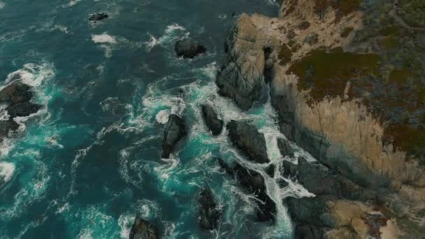The rocky coastline of in northern california — Stock Video