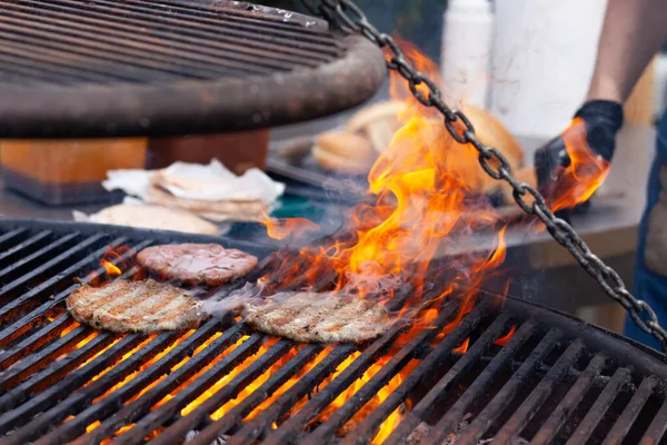 Sokak burgeri ızgarada