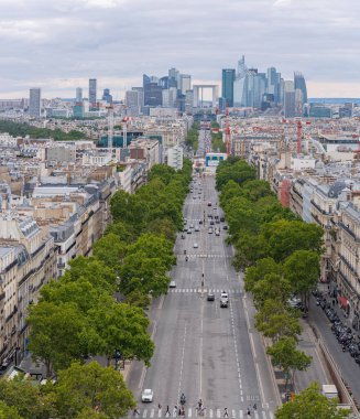 Paris, Fransa - 07: 24 2020: Zafer Kemeri 'nden Paris manzarası