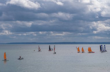 Luc-Sur-Mer, Fransa - 08 16 2019: Deniz manzarası