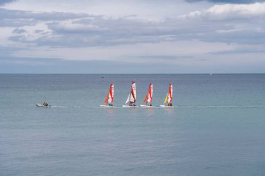 Luc-Sur-Mer, Fransa - 08 16 2019: Deniz manzarası