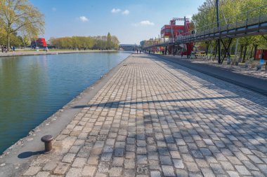 Paris, Fransa - 04 14 2019: Galerie de Galerie boyunca gezinti alanı