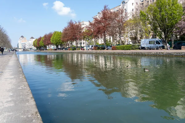 París Francia 2019 Coloridos Árboles Largo Del Canal —  Fotos de Stock