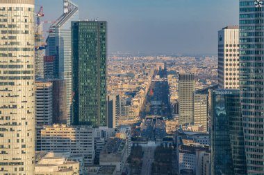 Paris, Fransa - 03 21 2020: Savunma kulelerinin panoramik manzarası