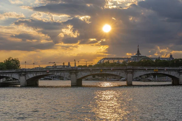 Parigi Francia 2020 Veduta Del Ponte Una Barca Sulla Senna — Foto Stock