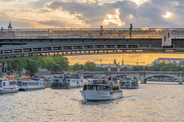 Parigi Francia 2020 Veduta Del Ponte Una Barca Sulla Senna — Foto Stock