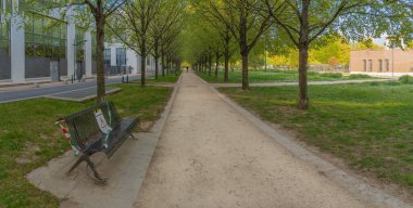 Gennevilliers, Fransa - 04 11 2020: Evimin etrafında dolaş