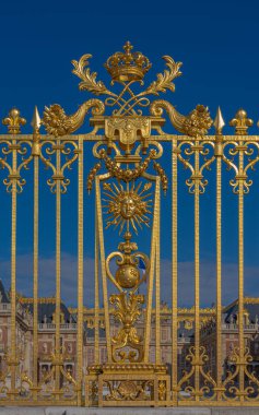 Versay, Fransa - 06 19 2020: Versailles Kalesi 'nin ana şebekesi