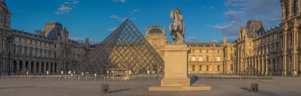 París Francia 2020 Pirámide Del Louvre Patio Napoleón Museo Del —  Fotos de Stock