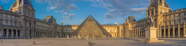 París Francia 2020 Pirámide Del Louvre Patio Napoleón Museo Del —  Fotos de Stock