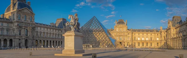 París Francia 2020 Pirámide Del Louvre Patio Napoleón Museo Del —  Fotos de Stock