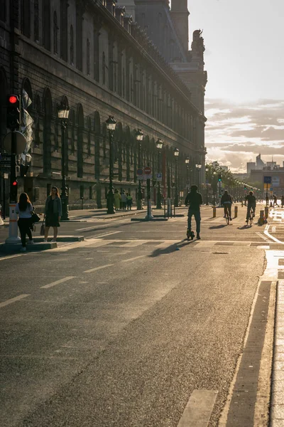 Paris France 2020 Rivoli Street Sunset Pedestrians Cyclists — стокове фото