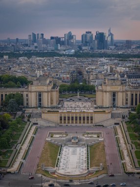 Paris, Fransa - 25 06 2020: Eyfel Kulesi 'nden Paris manzarası
