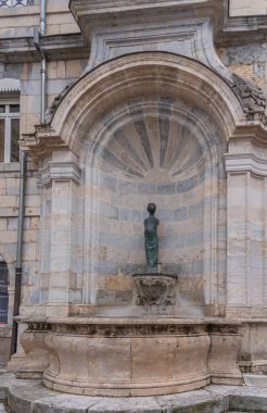 Besanon, Fransa - 08 29 2020 Saint Quentin Çeşmesi