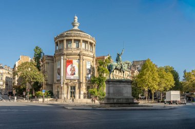 Paris, France - 09 09 2025: Panoramic view of George Washington Monument in the middle of the roundabout