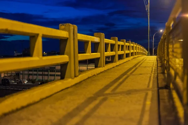 Köprü, geçit, hücre, sokak, gece Manaus, noite de Manaus, rua manauara, orman şehri alacakaranlığı