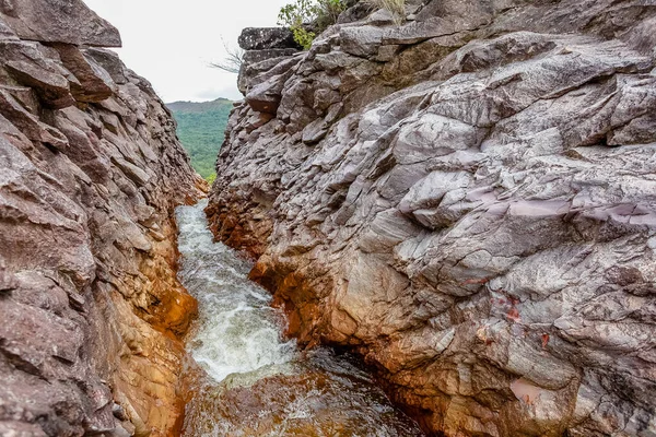 Cachoeira do Funil Roraima RR Boa Vista, Amaznia Legal, Tepequem, Amajari - Situa-se a 210 km da D.C., Boa Vista, e apresenta atrativos como plat da serra do Tepequm, que chega a 1.022 m de irtifa o lquidofluid, water