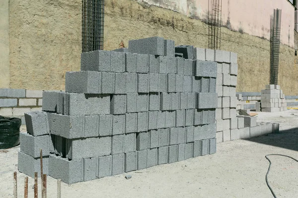 duvar, tuğla, beton, granit, çimento, bina, taş duvar, kaldırım, kireç taşı, mimari, kaldırım taşı, kaldırım taşı, kaya, yürüyüş yolu, yol, obje, kayrak, hiç kimse, tuğla işi, oturma, küp, bank, masa, döşeme, insan, halı, ifade,