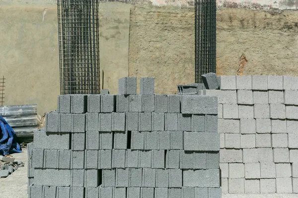 duvar, tuğla, beton, granit, çimento, bina, taş duvar, kaldırım, kireç taşı, mimari, kaldırım taşı, kaldırım taşı, kaya, yürüyüş yolu, yol, obje, kayrak, hiç kimse, tuğla işi, oturma, küp, bank, masa, döşeme, insan, halı, ifade,