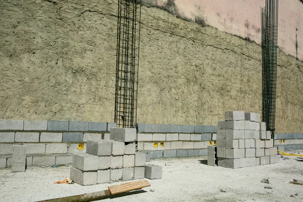 duvar, tuğla, beton, granit, çimento, bina, taş duvar, kaldırım, kireç taşı, mimari, kaldırım taşı, kaldırım taşı, kaya, yürüyüş yolu, yol, obje, kayrak, hiç kimse, tuğla işi, oturma, küp, bank, masa, döşeme, insan, halı, ifade,