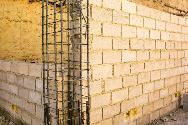 duvar, tuğla, beton, granit, çimento, bina, taş duvar, kaldırım, kireç taşı, mimari, kaldırım taşı, kaldırım taşı, kaya, yürüyüş yolu, yol, obje, kayrak, hiç kimse, tuğla işi, oturma, küp, bank, masa, döşeme, insan, halı, ifade,