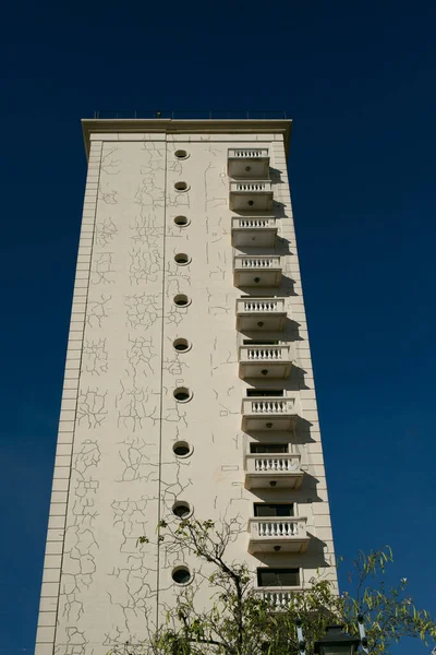 Blue, Brazil, street, building, color, Jorge Soares, Jundiai city, Jundiai, So Paulo, sky, SP, Street, doku, duvar, bina, şehir, gökdelen, mimari, şehir merkezi, blue, sky, tower, high, metropolis, apartman, hotel, window, person