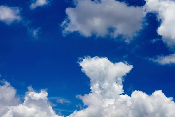 Havadaki Soyut Bulutlar Şeklinde Doğal Fenomenler — Stok fotoğraf